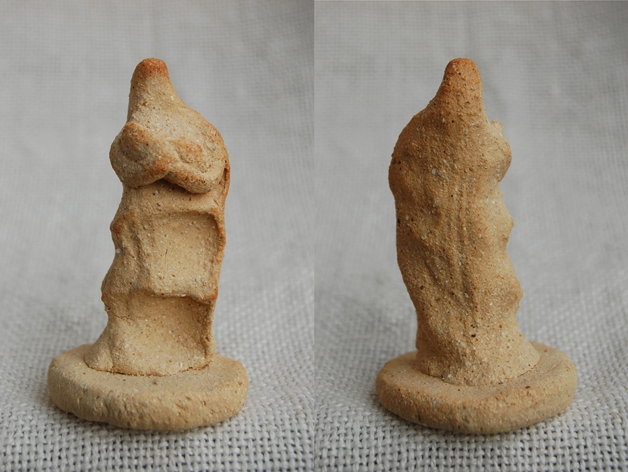 Mother with Child, 2014, 8,7 x 5,2 cm, fire clay